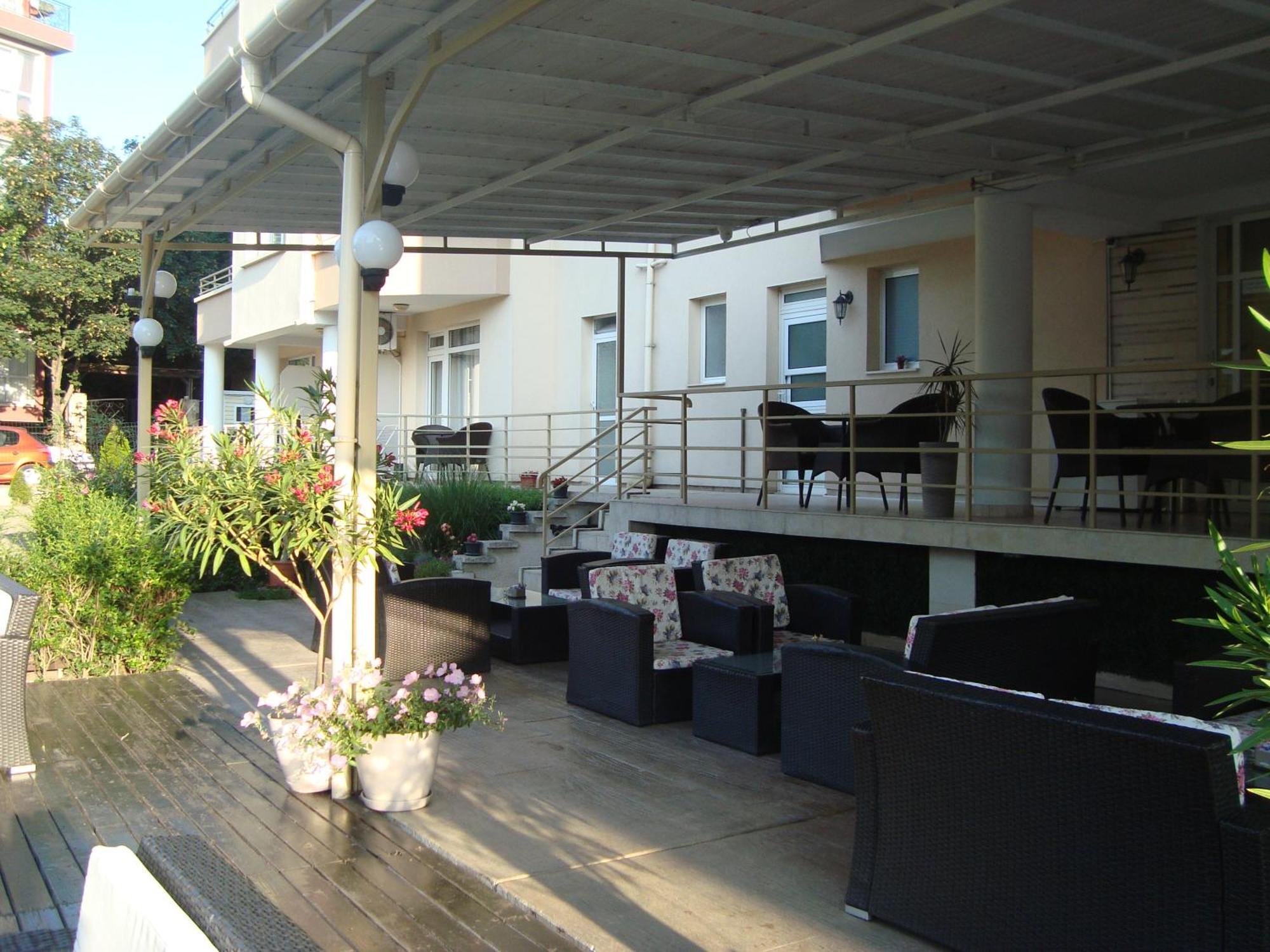 Hotel Astra Ravda Exteriör bild