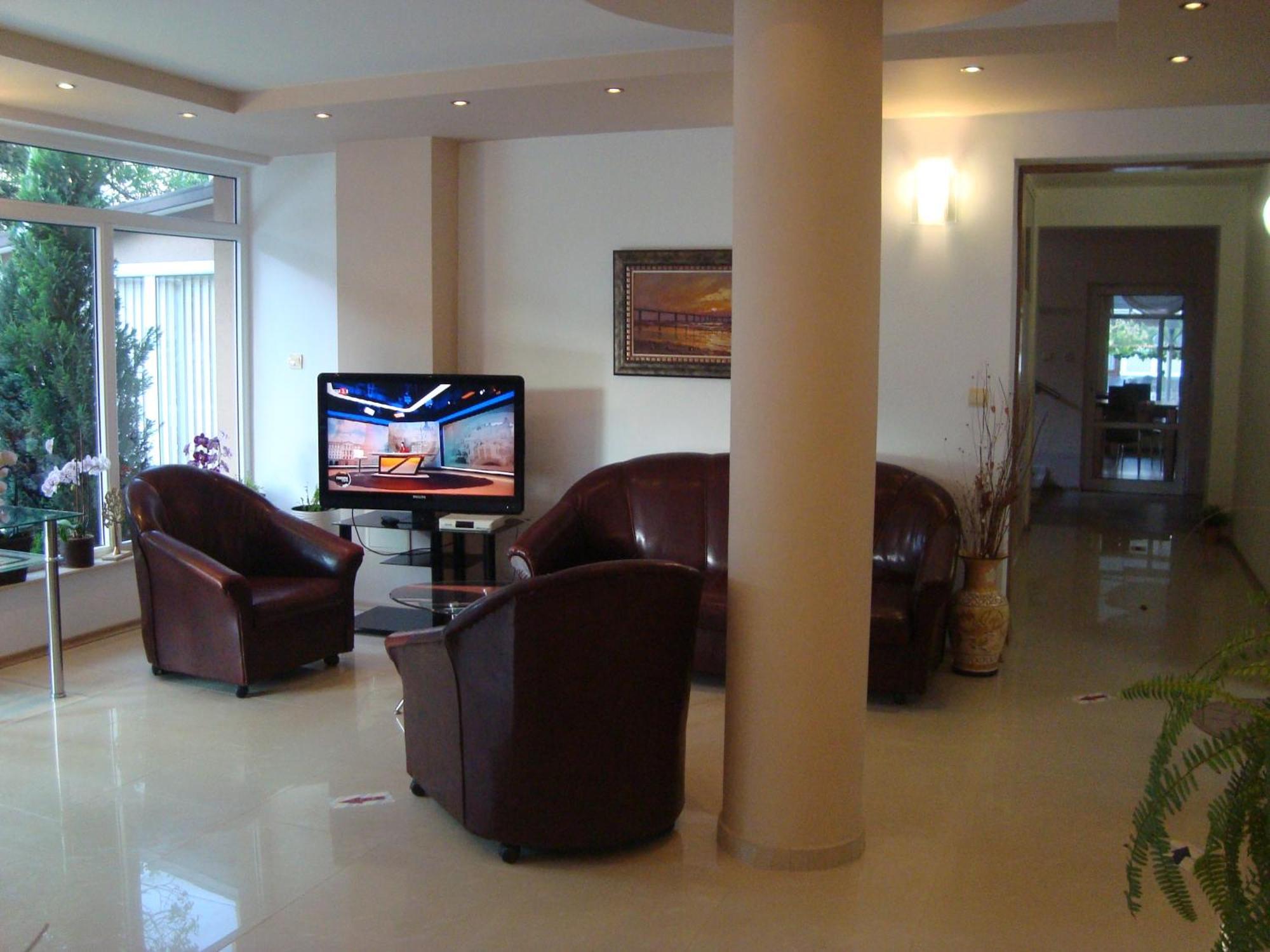 Hotel Astra Ravda Exteriör bild