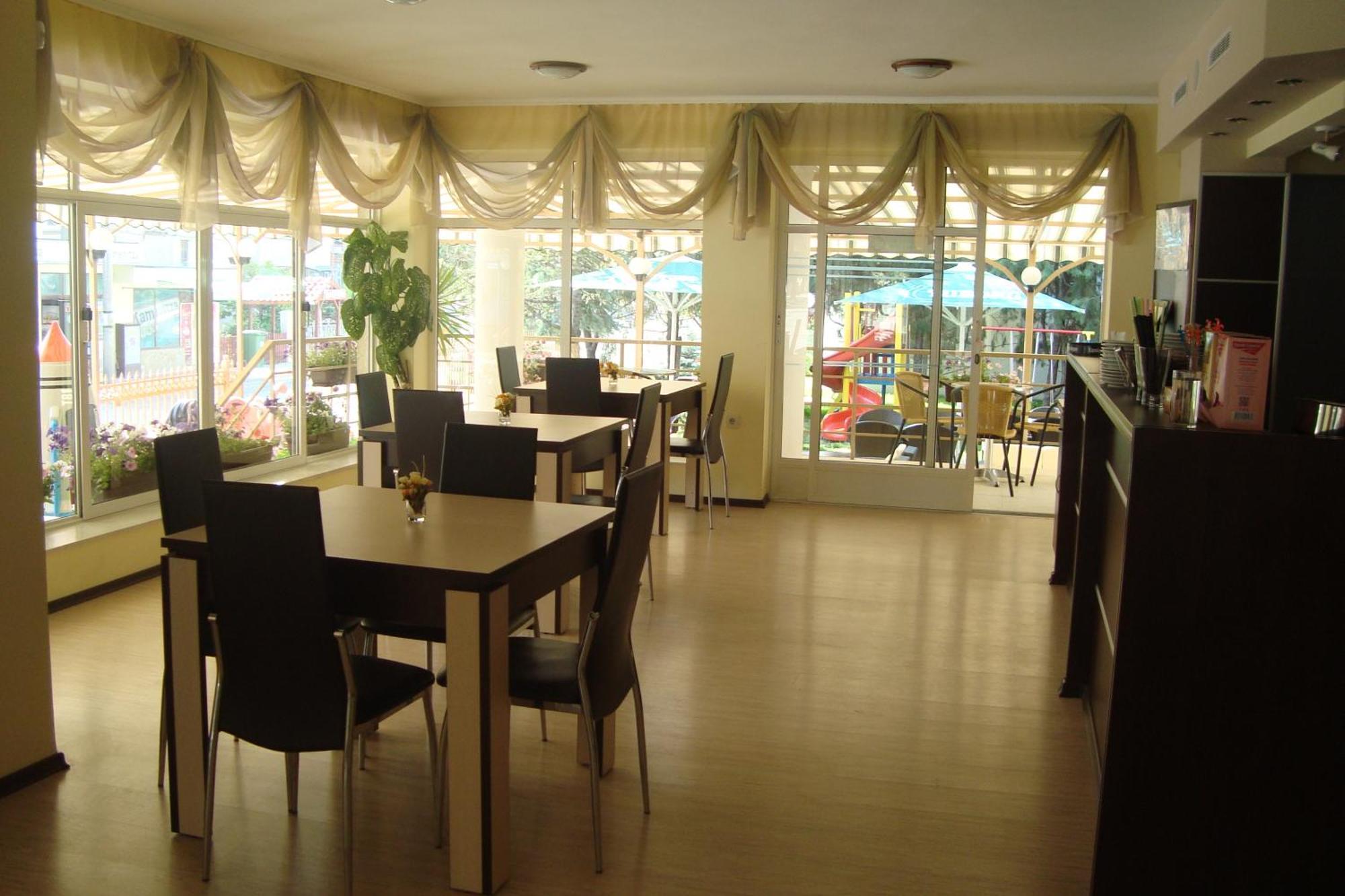 Hotel Astra Ravda Exteriör bild