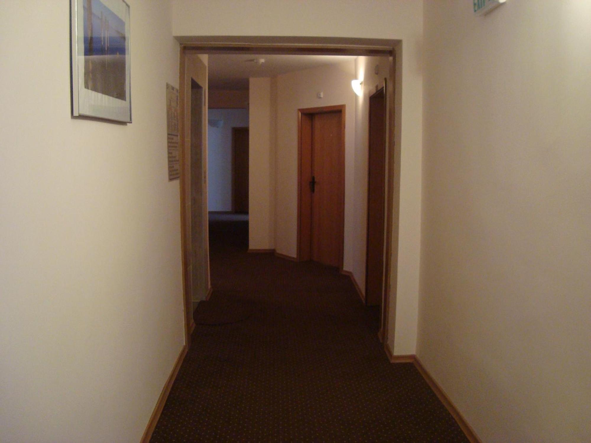 Hotel Astra Ravda Exteriör bild