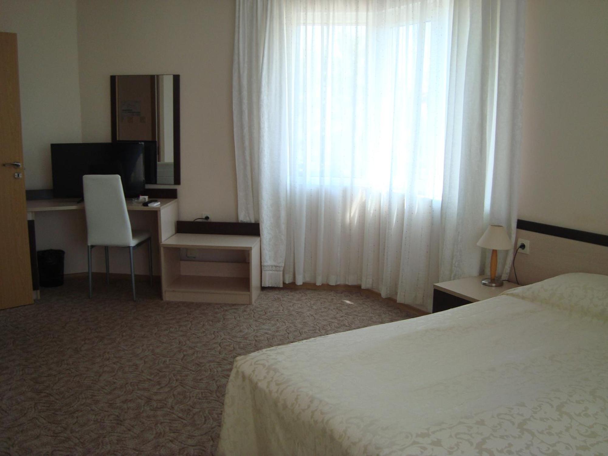 Hotel Astra Ravda Exteriör bild