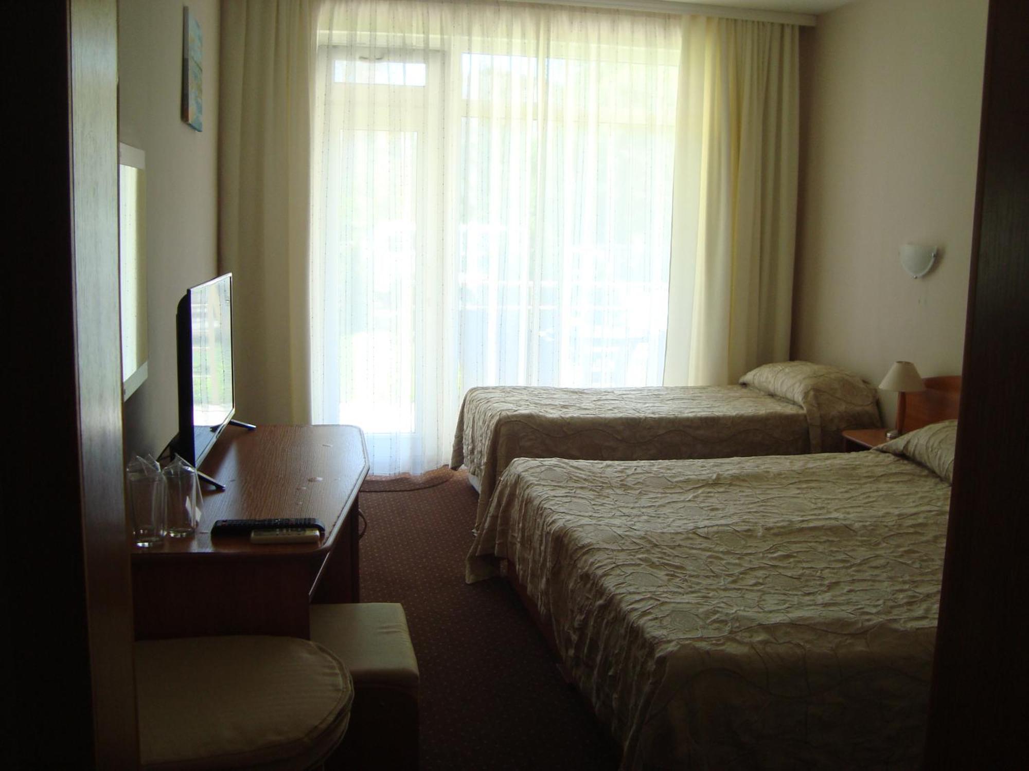 Hotel Astra Ravda Exteriör bild