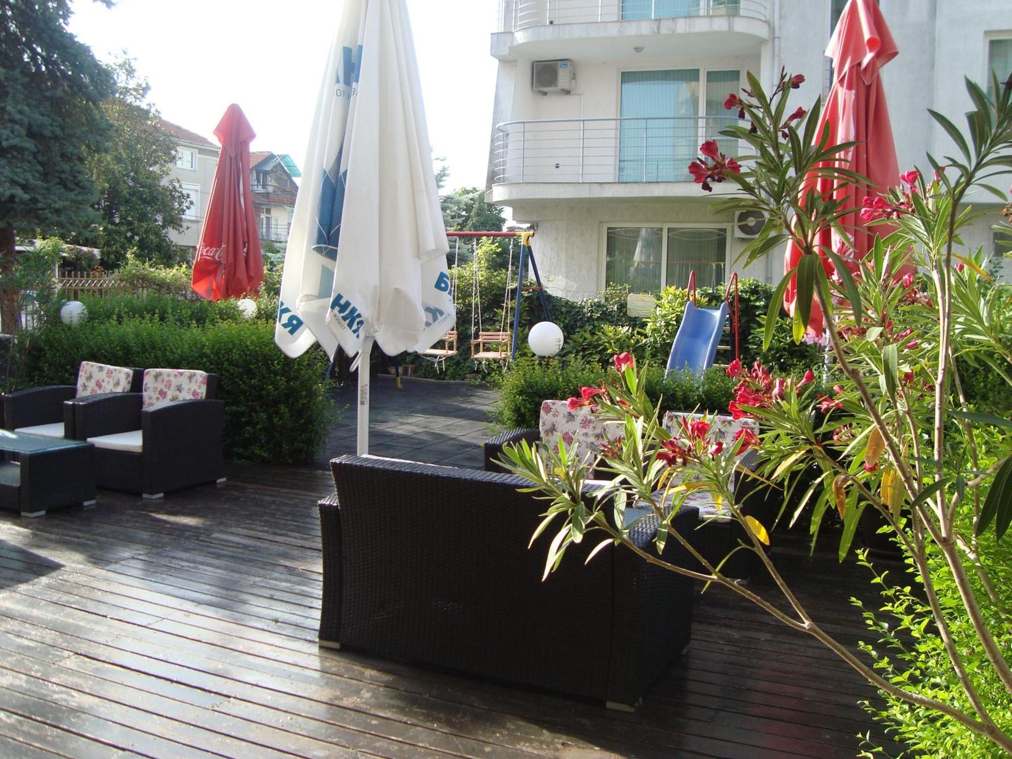 Hotel Astra Ravda Exteriör bild