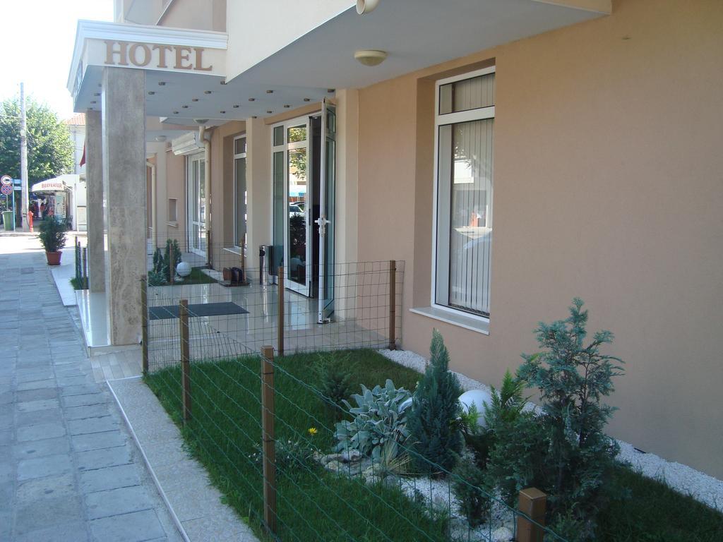 Hotel Astra Ravda Exteriör bild