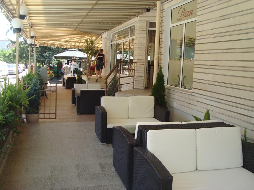 Hotel Astra Ravda Exteriör bild